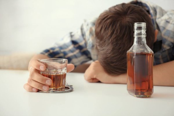 The Dangers of Using Hydrocodone With Alcohol